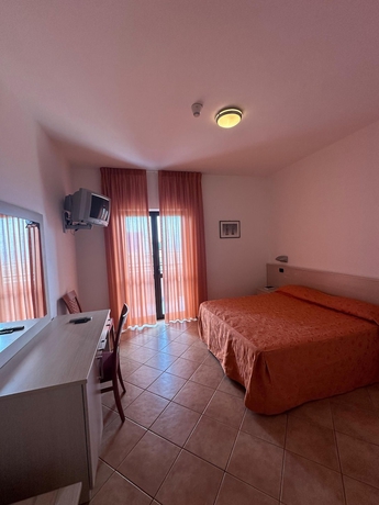 Imagen de la habitación del Hotel Athena Palace, ACQUAPPESA. Foto 9