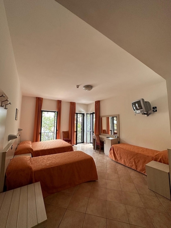 Imagen de la habitación del Hotel Athena Palace, ACQUAPPESA. Foto 10
