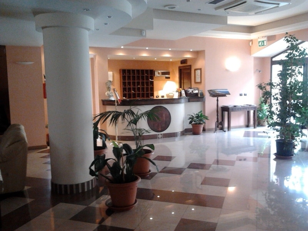 Imagen de los interiores del Hotel Athena Palace, ACQUAPPESA. Foto 12