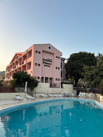 Imagen de la piscina del Hotel Athena Palace, ACQUAPPESA. Foto 14