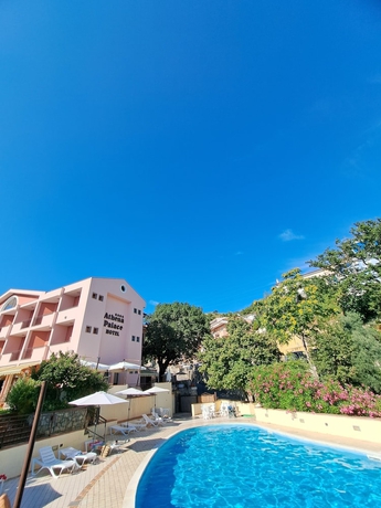 Imagen de la piscina del Hotel Athena Palace, ACQUAPPESA. Foto 15