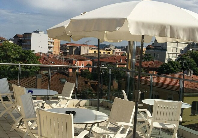 Imagen de los exteriores del Hotel Athena, Pesaro. Foto 18
