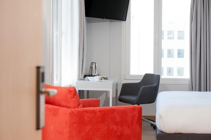 Imagen de la habitación del Hotel Athenaeum Smart. Foto 8