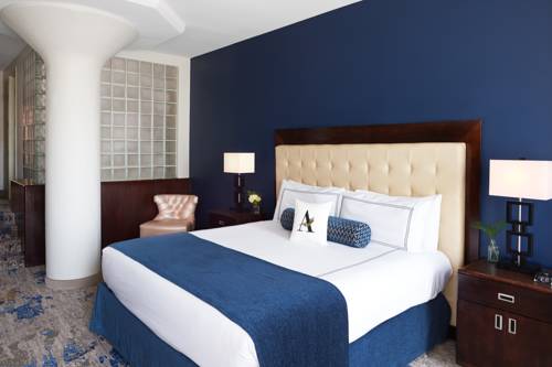 Imagen de la habitación del Hotel Atheneum Suite. Foto 5