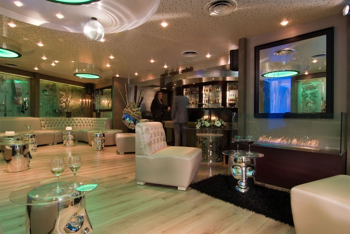 Imagen del bar/restaurante del Hotel Athenian Callirhoe Exclusive. Foto 3