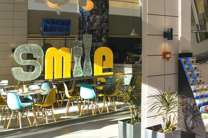 Imagen de los interiores del Hotel Athenian Montaza Hotel. Foto 18