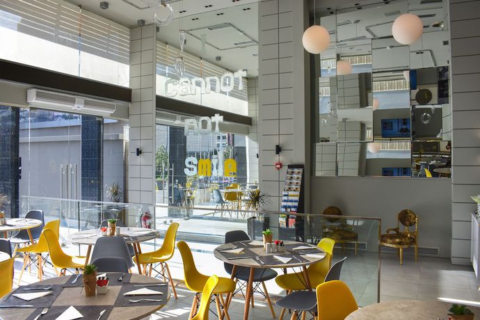 Imagen de los interiores del Hotel Athenian Montaza Hotel. Foto 20