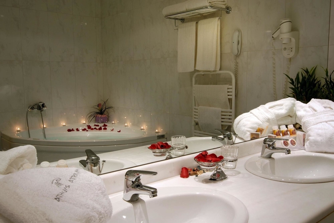 Imagen de la habitación del Hotel Athens Atrium and Suites. Foto 2