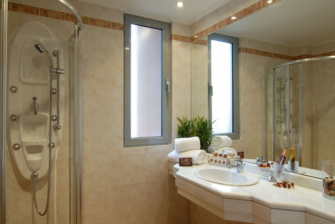Imagen de la habitación del Hotel Athens Atrium and Suites. Foto 10