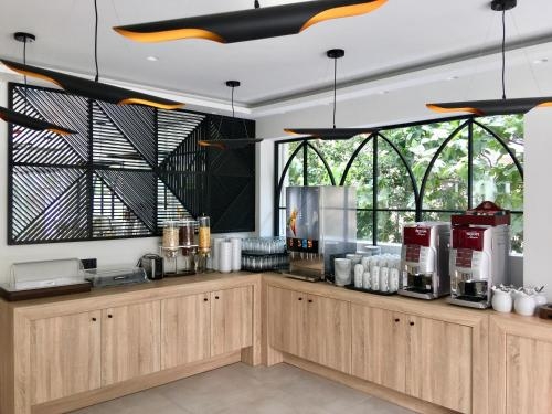 Imagen general del Hotel Athens Coast. Foto 5