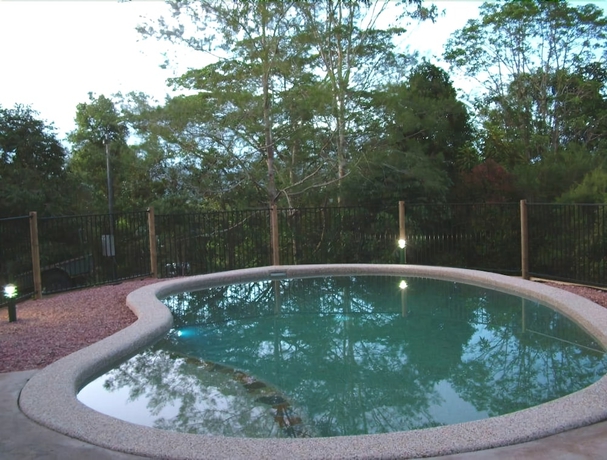 Imagen de la piscina del Hotel Atherton Blue Gum B&B. Foto 17