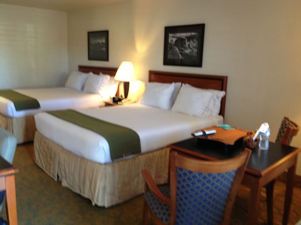 Imagen de la habitación del Hotel Atherton Park Inn and Suites. Foto 3