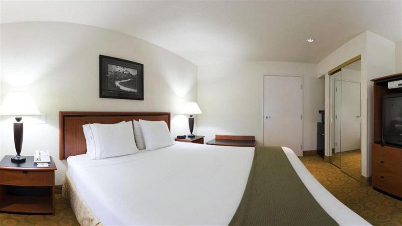 Imagen de la habitación del Hotel Atherton Park Inn and Suites. Foto 6