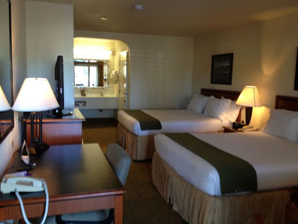 Imagen de la habitación del Hotel Atherton Park Inn and Suites. Foto 9