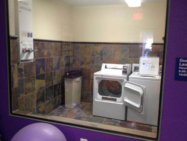Imagen de los interiores del Hotel Atherton Park Inn and Suites. Foto 14