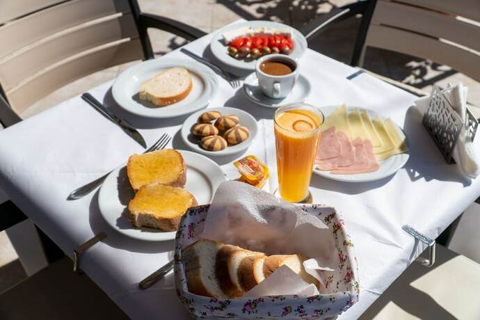 Imagen general del Hotel Athina, Agios Georgios Pagon. Foto 2