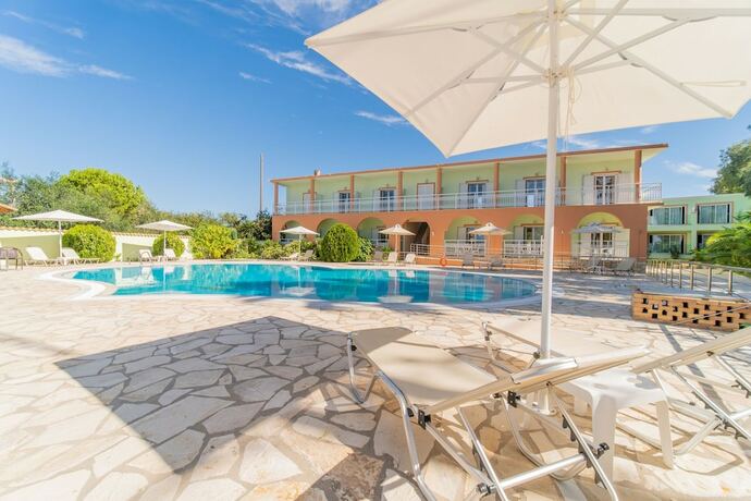 Imagen general del Hotel Athina, Agios Georgios Pagon. Foto 4