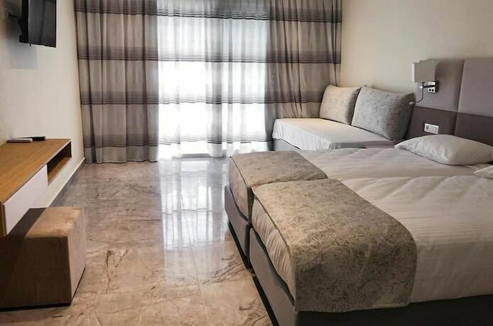 Imagen de la habitación del Hotel Athina, Agios Georgios Pagon. Foto 18