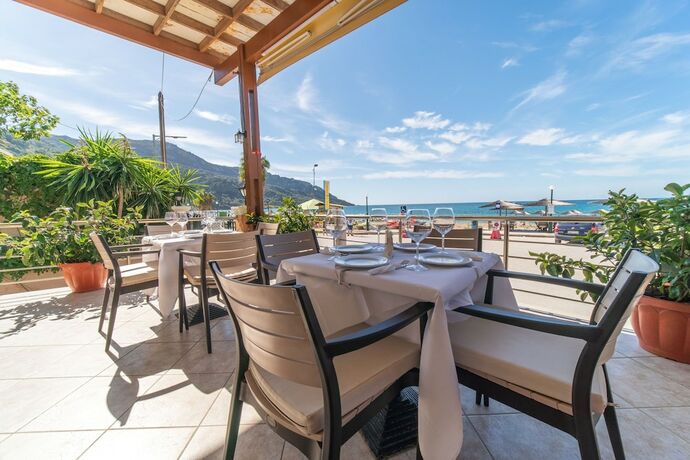 Imagen general del Hotel Athina, Agios Georgios Pagon. Foto 9