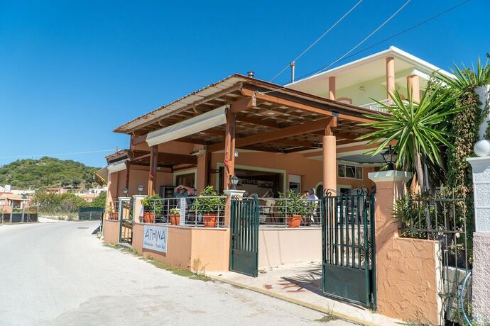 Imagen general del Hotel Athina, Agios Georgios Pagon. Foto 11