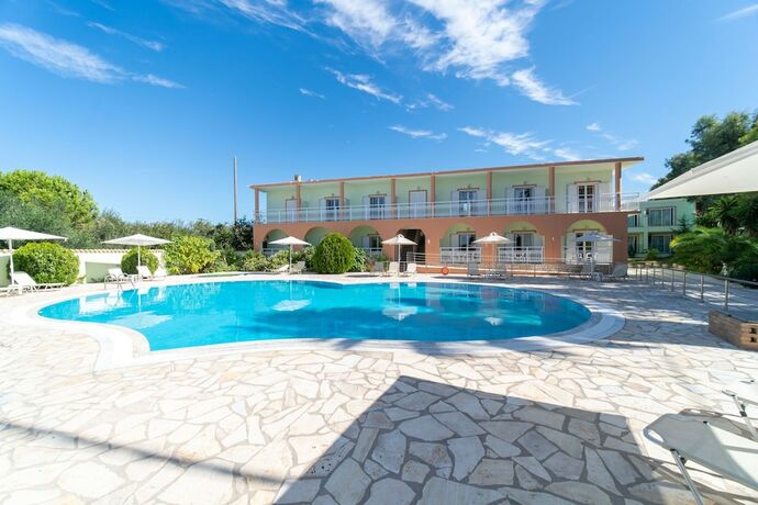 Imagen general del Hotel Athina, Agios Georgios Pagon. Foto 15