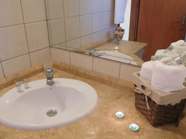 Imagen de los interiores del Hotel Athina Inn. Foto 13