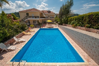 Imagen de la piscina del Hotel Athina, Krestena. Foto 13