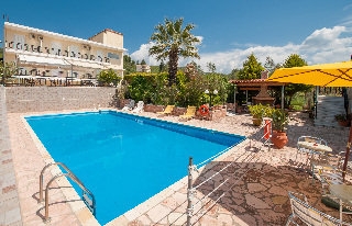 Imagen de la piscina del Hotel Athina, Krestena. Foto 14