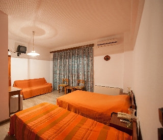 Imagen de la habitación del Hotel Athina, Krestena. Foto 11