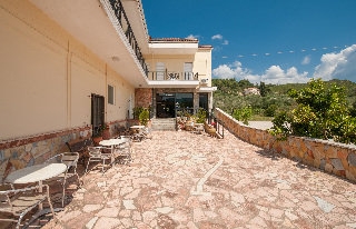 Imagen general del Hotel Athina, Krestena. Foto 5