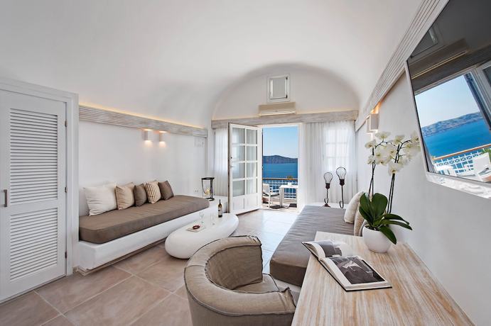 Imagen de la habitación del Hotel Athina Luxury Suites. Foto 5
