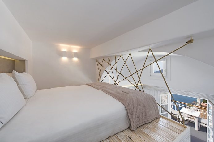 Imagen de la habitación del Hotel Athina Luxury Suites. Foto 8