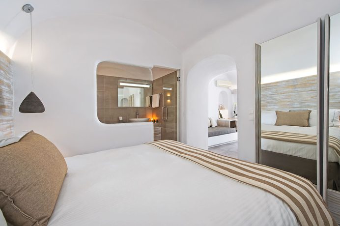 Imagen de la habitación del Hotel Athina Luxury Suites. Foto 14