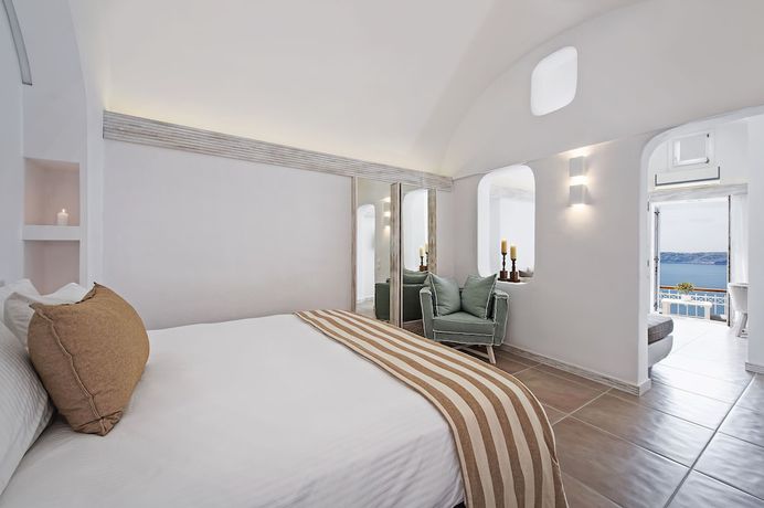 Imagen de la habitación del Hotel Athina Luxury Suites. Foto 18