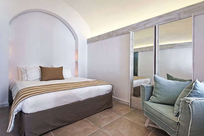 Imagen de la habitación del Hotel Athina Luxury Suites. Foto 19