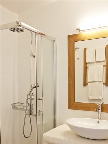 Imagen de la habitación del Hotel Athina Luxury Suites. Foto 21