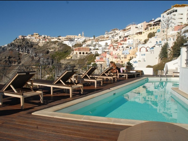 Imagen de la piscina del Hotel Athina Luxury Suites. Foto 27