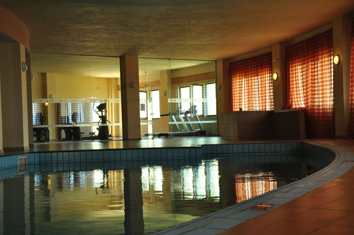 Imagen de la piscina del Hotel Athina Palace Resort and Spa. Foto 15