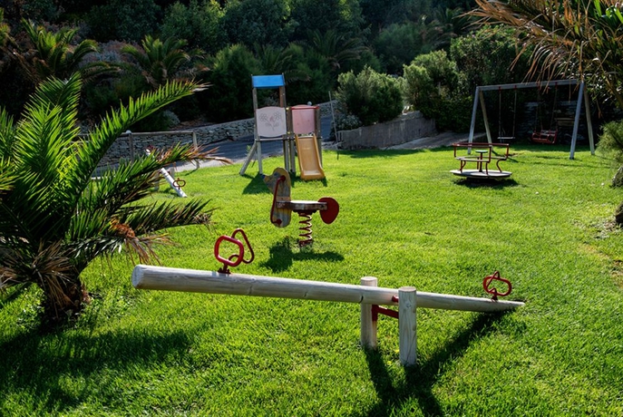 Imagen de los exteriores del Hotel Athina Palace Resort and Spa. Foto 9