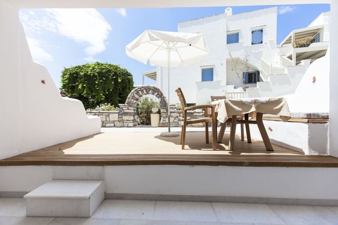 Imagen de los exteriores del Hotel Athina Studios and Suites. Foto 15