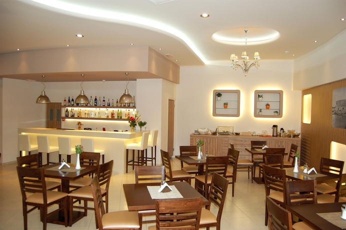 Imagen del bar/restaurante del Hotel Athinaikon, Heraklion. Foto 5