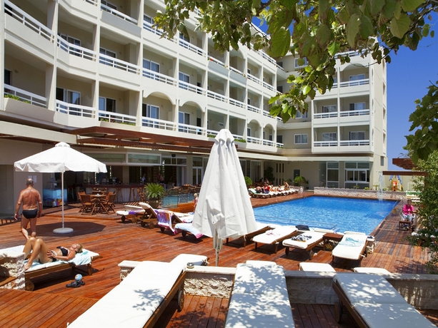 Imagen de la piscina del Hotel Athineon, Rodas. Foto 10