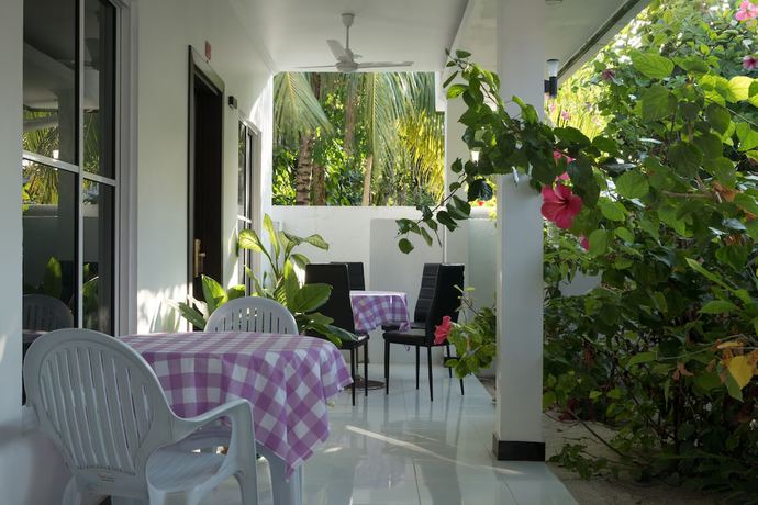 Imagen de los exteriores del Hotel Athiriveli. Foto 11