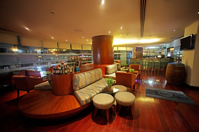 Imagen del bar/restaurante del Hotel Athiva Pulse Navi Mumbai, Autograph Collection. Foto 2