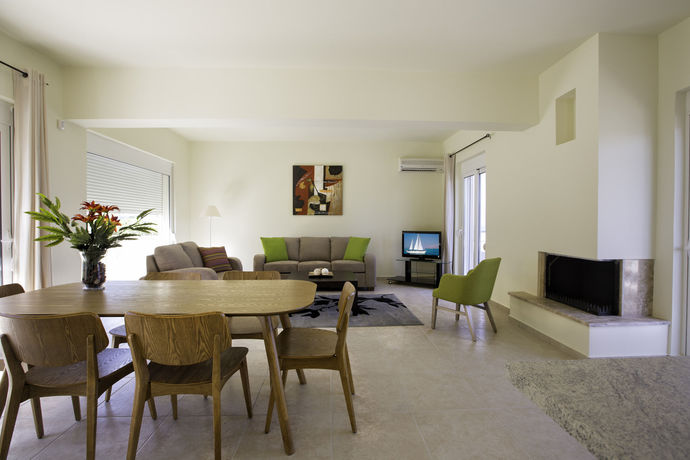 Imagen de la habitación del Hotel Athoniki Villas. Foto 5