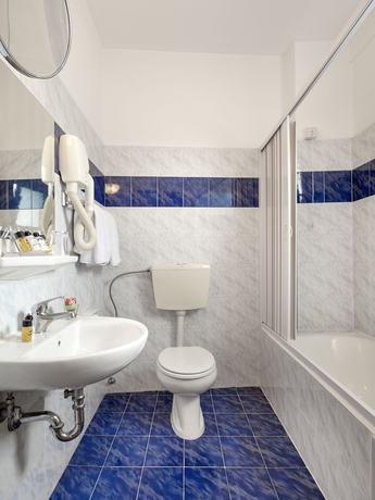 Imagen de la habitación del Hotel Athos. Foto 6