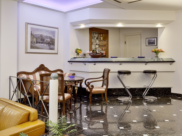 Imagen del bar/restaurante del Hotel Athos. Foto 3