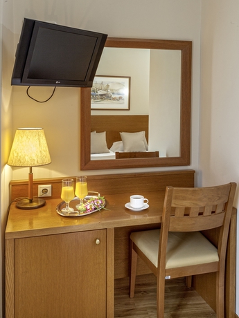 Imagen de la habitación del Hotel Athos. Foto 12