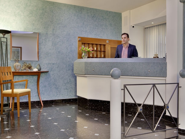 Imagen de los interiores del Hotel Athos. Foto 16