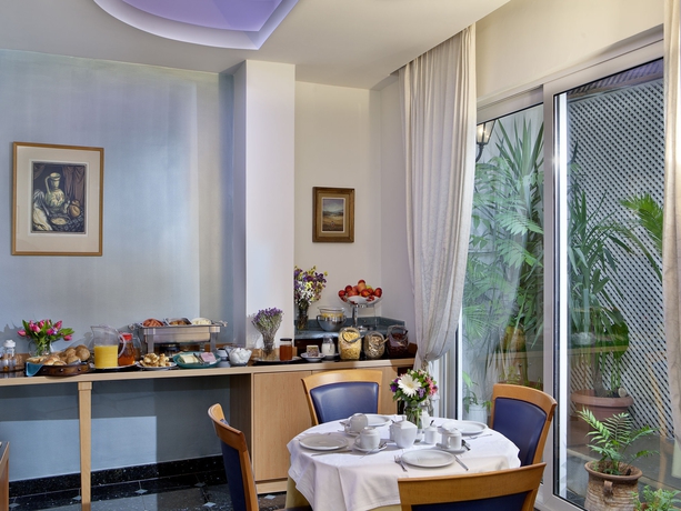 Imagen del bar/restaurante del Hotel Athos. Foto 4